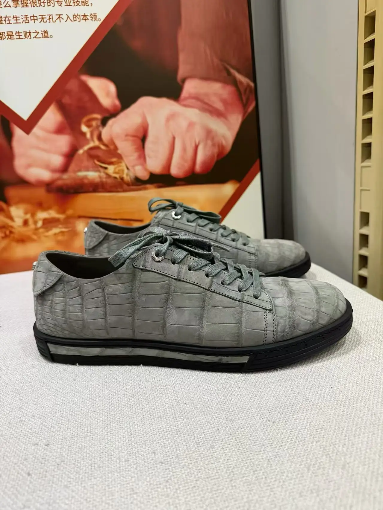 Grey Genuine Suede crocodile skin men's leisure daily sneaker shoe with cow skin lining anti slide leisure fashion men shoe
