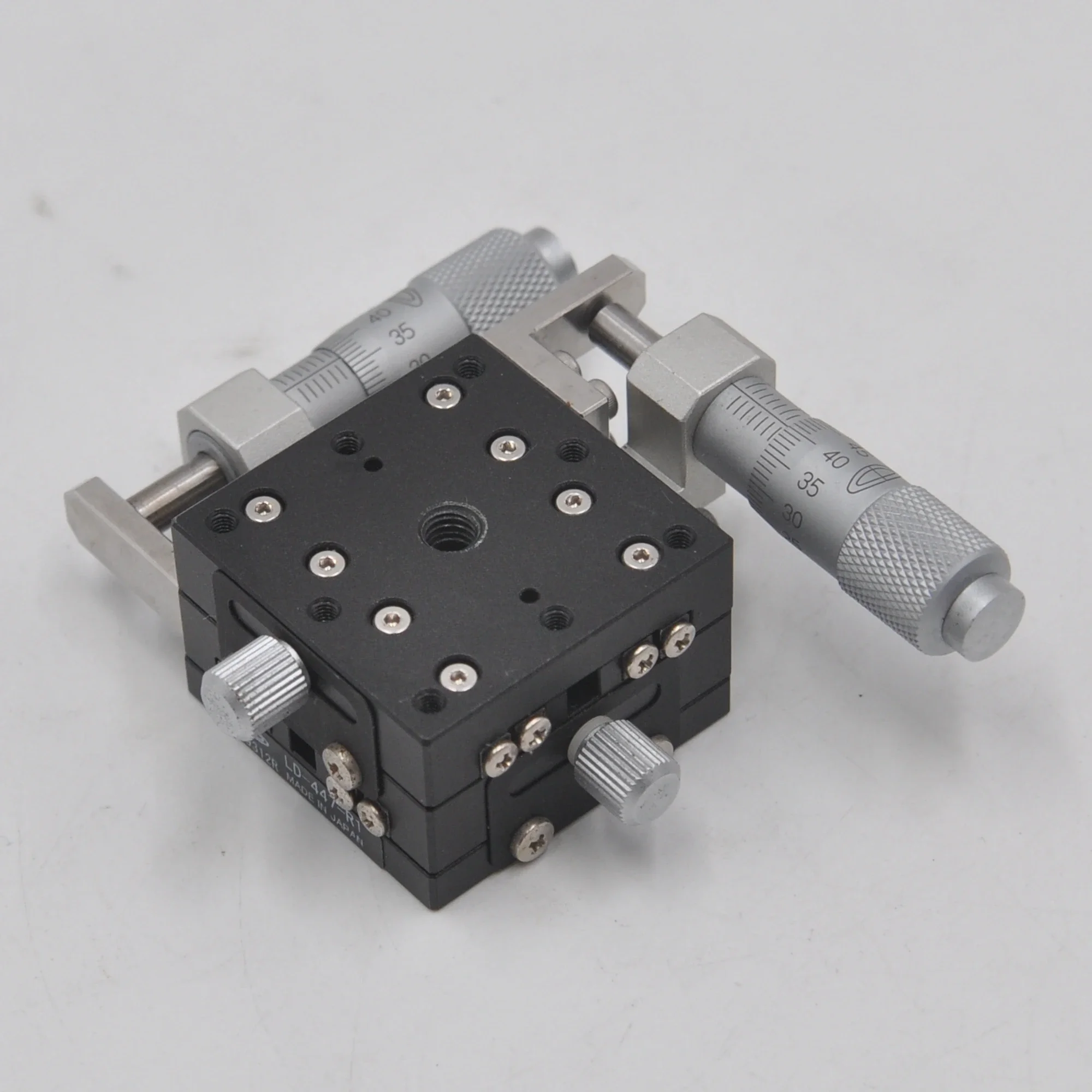 LD-447-R1 Manual Precision Optical XY Axis Displacement Platform Fine Adjustment Slide Table Aluminum
