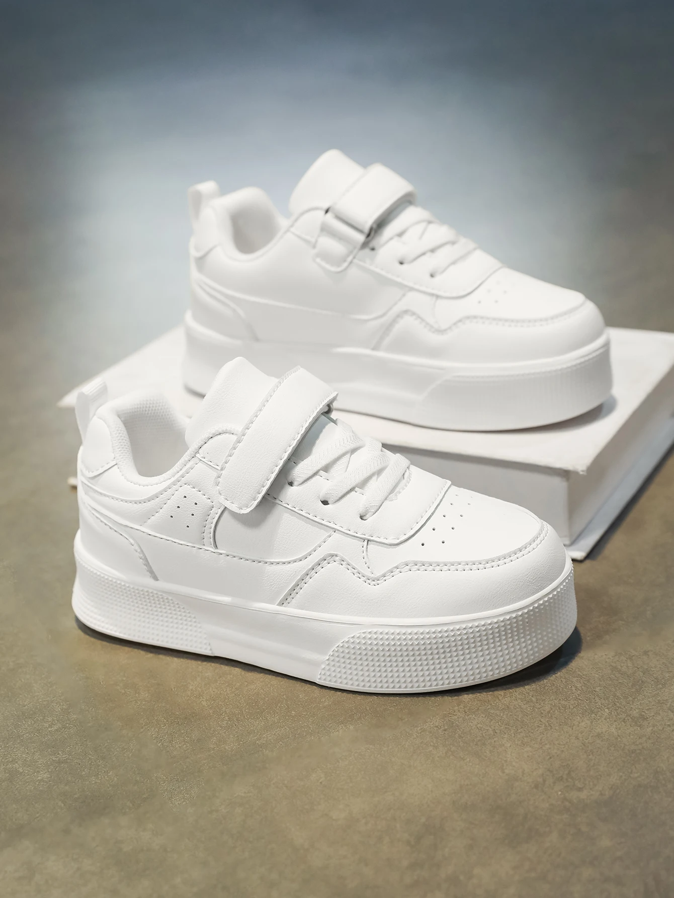 

Children's New Pure Color Splicing Flats Sneakers, Personalized Simple White Shoes, Very Suitable for Kidsren to Use in the School Season, Student School Shoes, Large Size Kidsren's Shoes (Unisex for Boys and Girls)