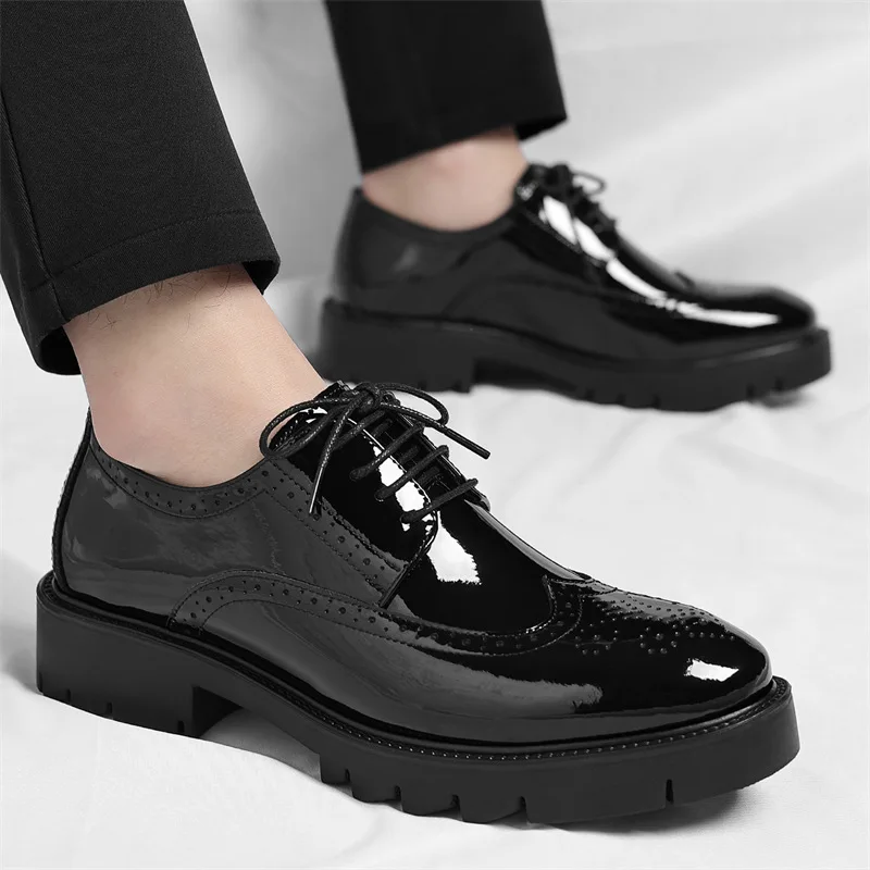 New Glossy Leather Shoes Men's Casual Inner Heightening 8CM Leather Shoes Fashion Business Formal Wear Carved Men's Wedding Shoe
