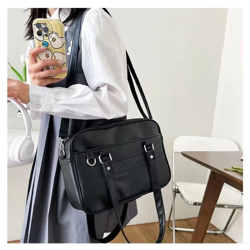 

2025 Anime School Bag Vintage PU Student Satchel Japanese Uniform Shoulder Bag A4 Notebook Fit Bus Pass Pocket Wine Red Black