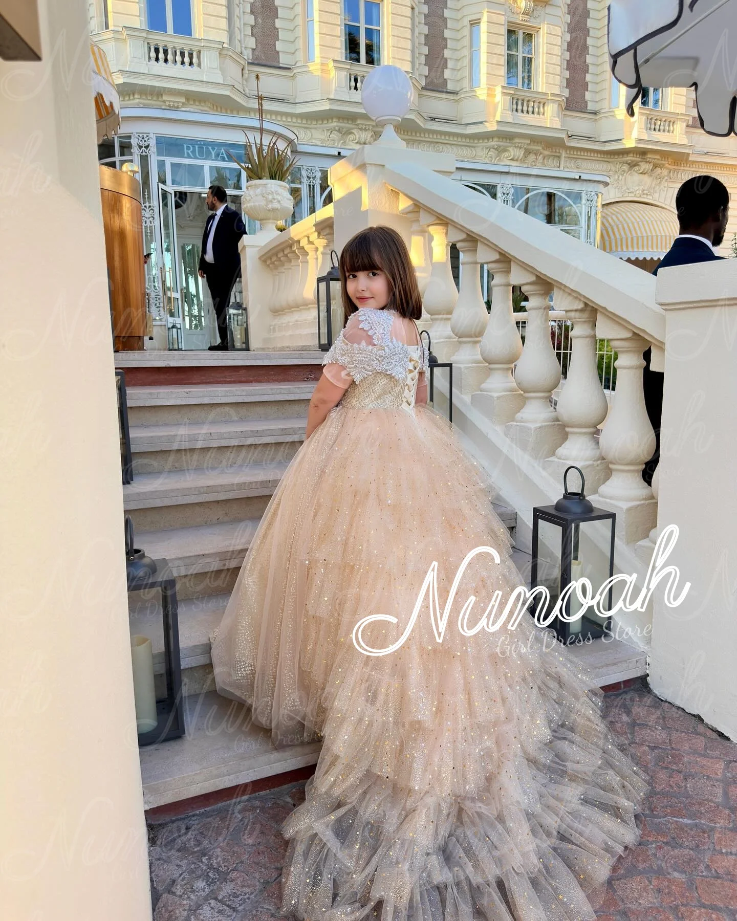 Princess Flower Girl Dresses for Wedding with Trail Layered Girl Birthday Gowns Lace Appliques First Communion Gowns Customized