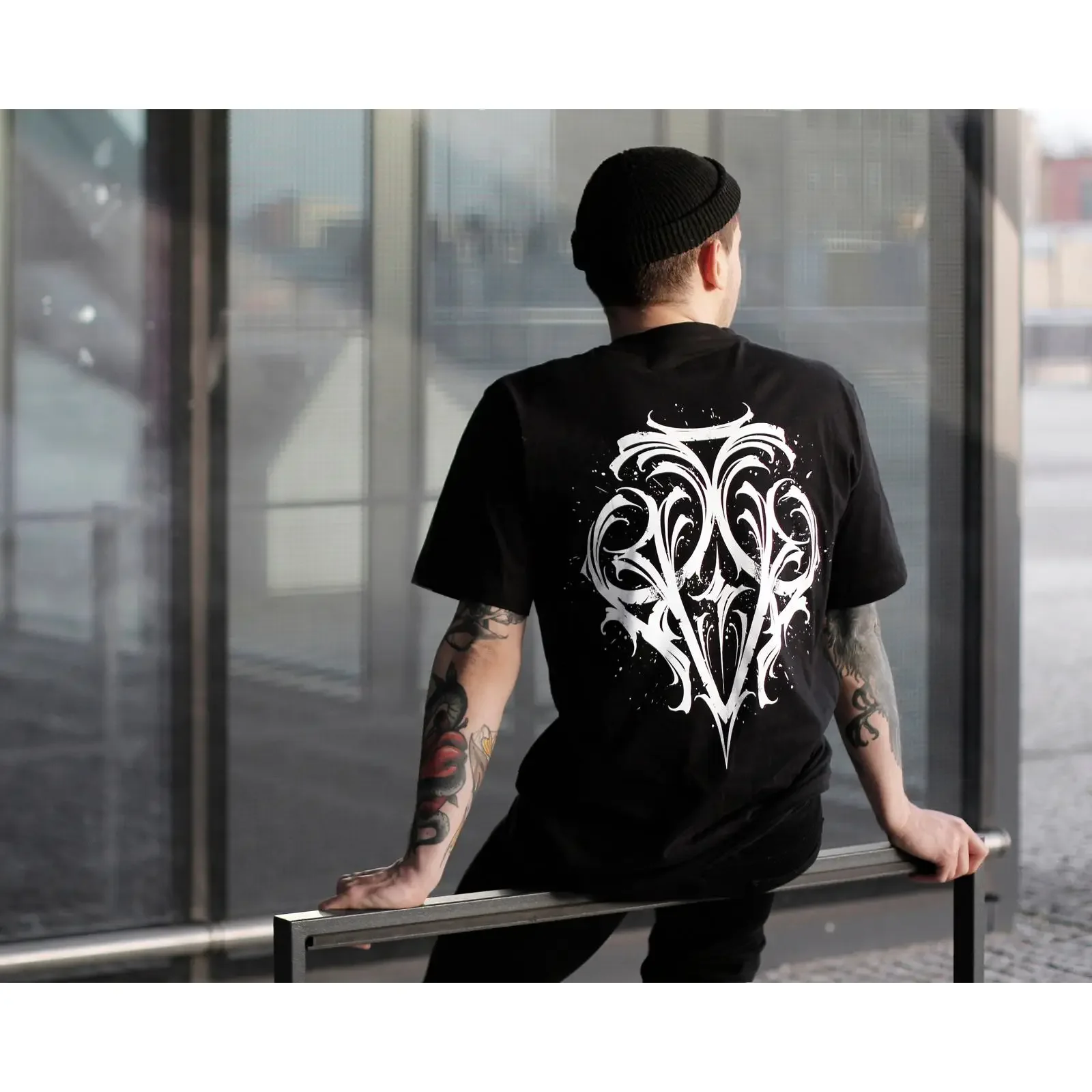 Black unisex t shirt with white ornament screen printed vintage Washed Casual Versatile homme Comfortable streetwear Unisex
