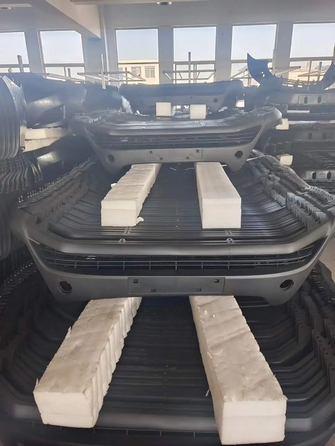 Applies to the front bumper F16-2803510CA F162803510CA