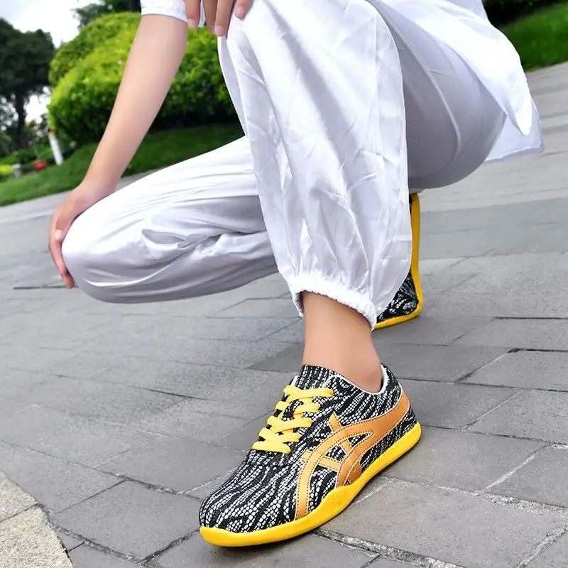 Men's and women's Tai Chi Kung Fu training shoes for spring and summer are non-slip and wear-resistant martial arts shoes.
