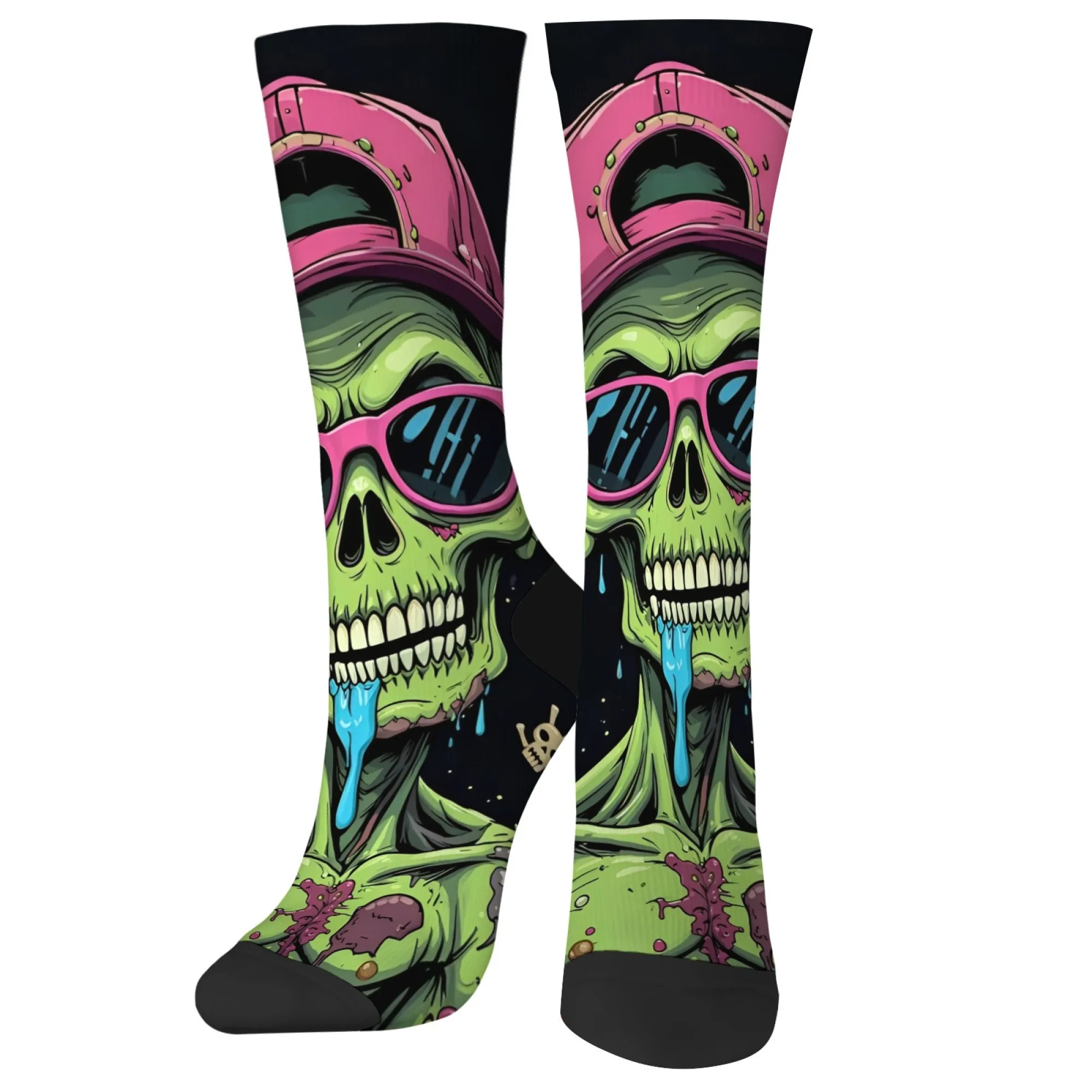 جوارب جمجمة داكنة قابلة للتنفس ومضادة للانزلاق وقاعدة رمادية داكنة مع قبعة وردية بحافة جمجمة وحل أزرق مثالي لمجلسات حديقة التزلج