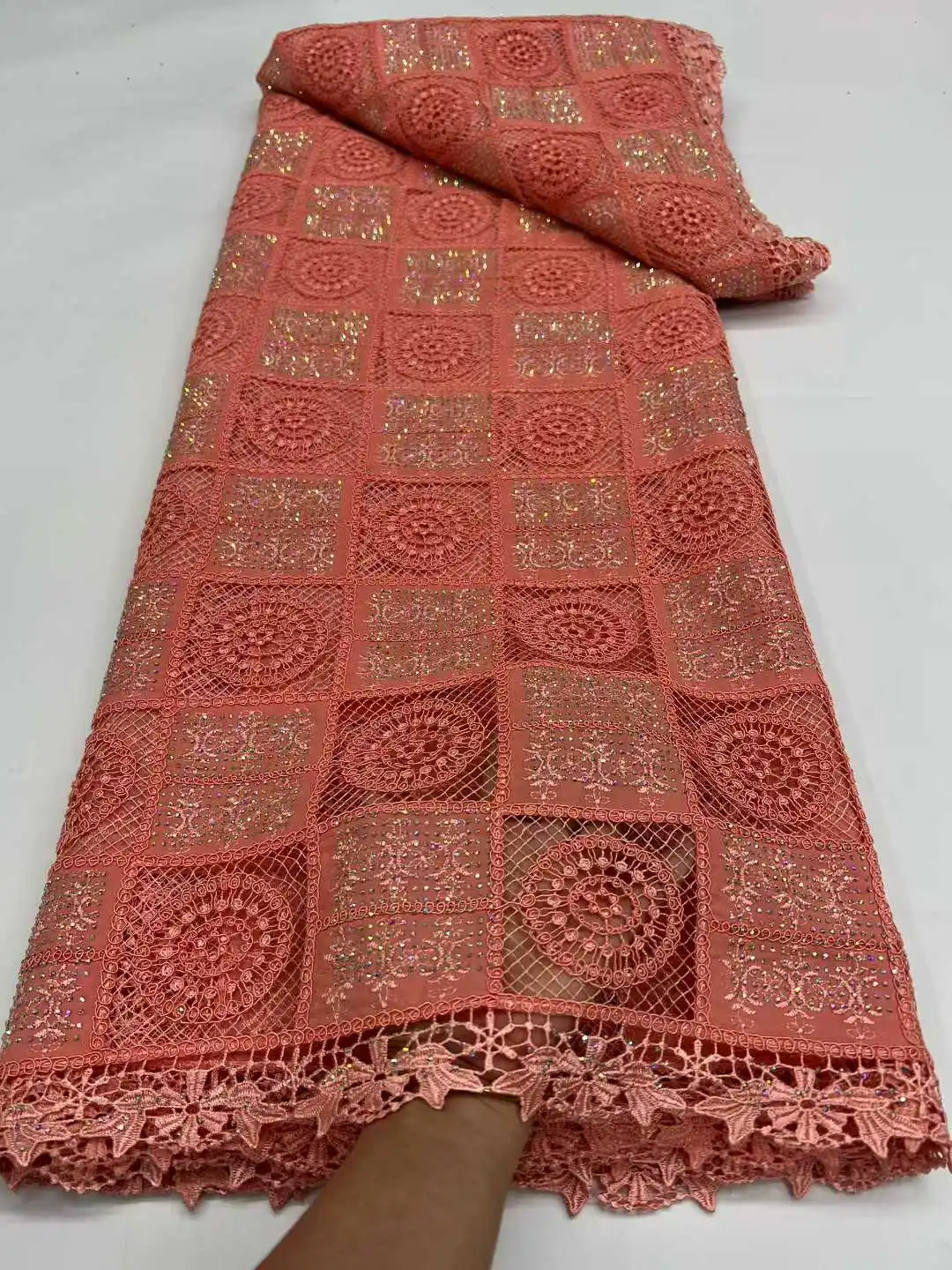 

Роскошная африканская водорастворимая кружевная ткань 2026 года с французскими камнями, гипюровое кружево-шнурок для пошива женских вечерних платьев