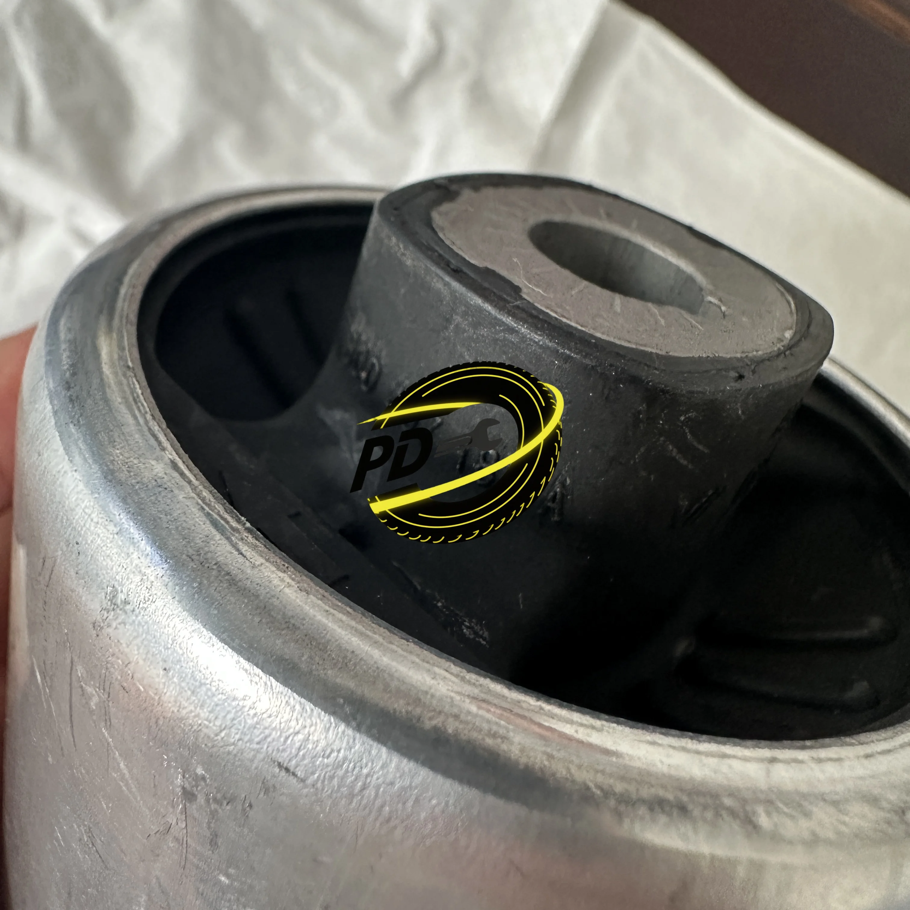 

2PCS/1LOT 80D407183A Front Suspension Under Control Arm Bushing Under Bend Arm Rubber Sleeve FOR Audi A6L C8 Q5L 80D407183