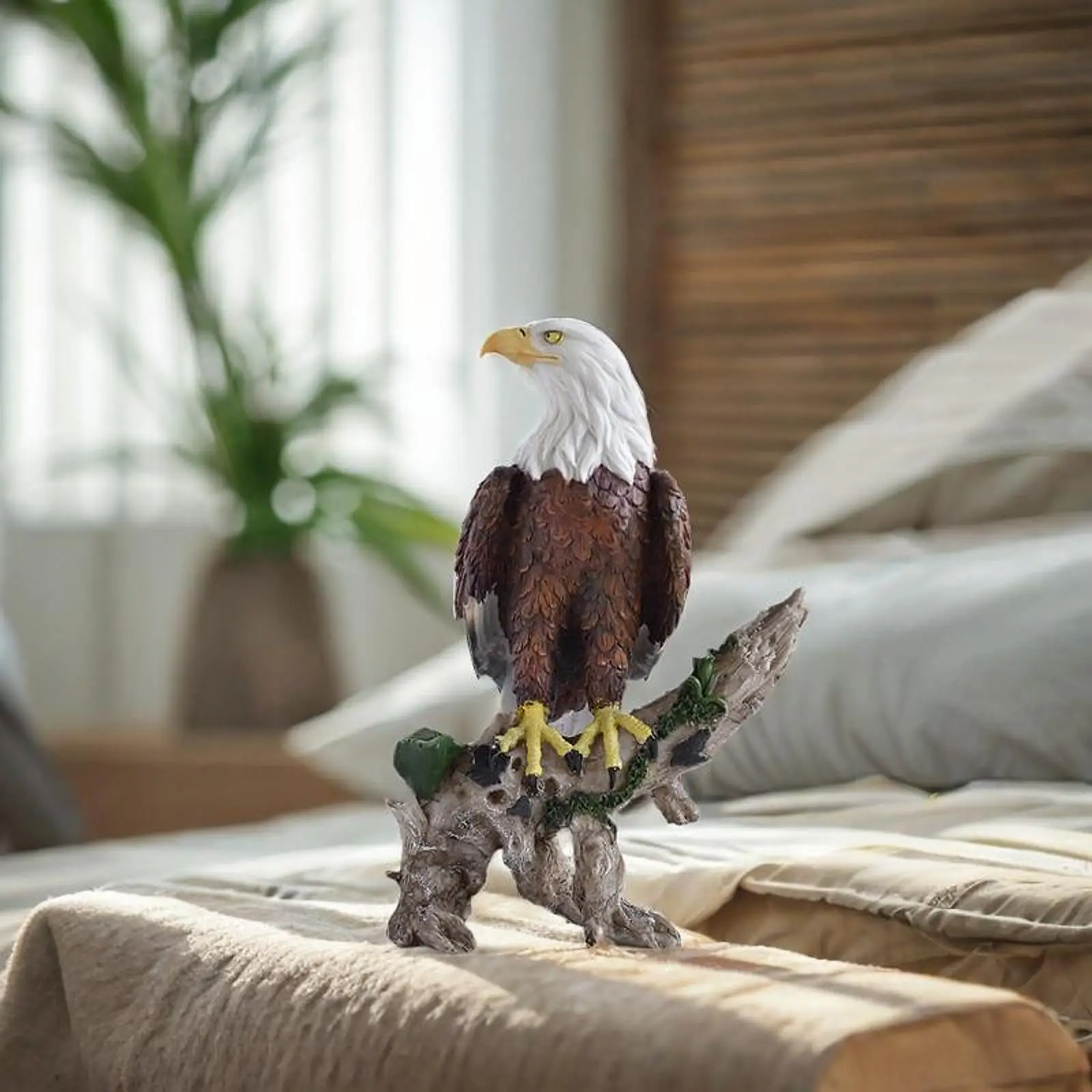 Perching Bald Eagle Statue Resin Ornament Desk Decoration Collectible Height 23cm for Outside Garden Lawn Yard Lightweight