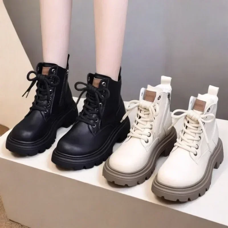 Damen-Stiefeletten aus weichem Leder, rutschfeste kurze Stiefel mit dicker Sohle, neue Winterstiefel im britischen Stil mit Schnürung, bequeme Plateau-Modestiefel