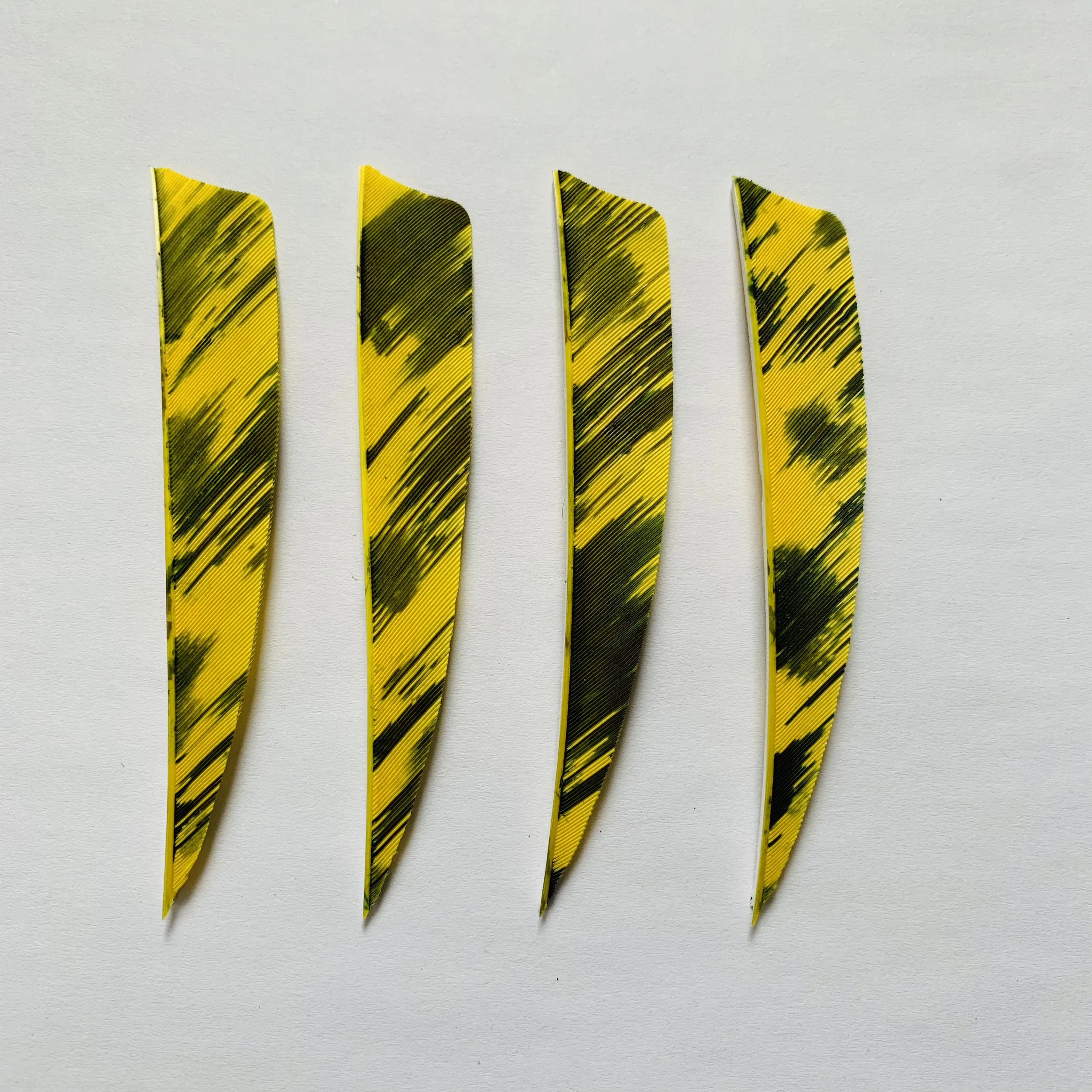 50Pcs 4 Inch Ink Painting Real Right Wing Arrow Feather Fetching Shield Cut FetchesFeathers Archery Accessoriessories