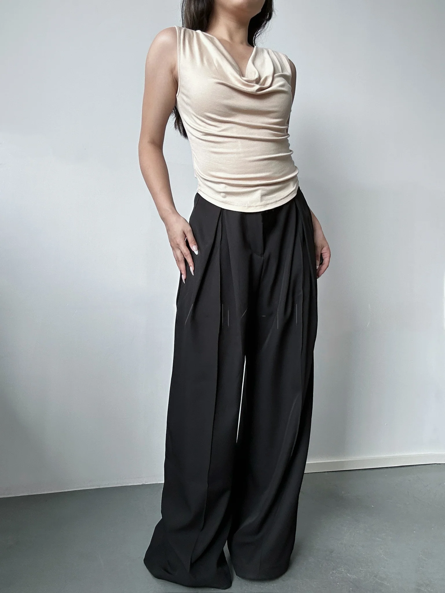 

VINMEN STUDIO Широкие брюки с длинным эффектом ног Свободные драпированные тонкие костюмные брюки с высокой талией длиной до пола, смесь полиэстера и спандекса