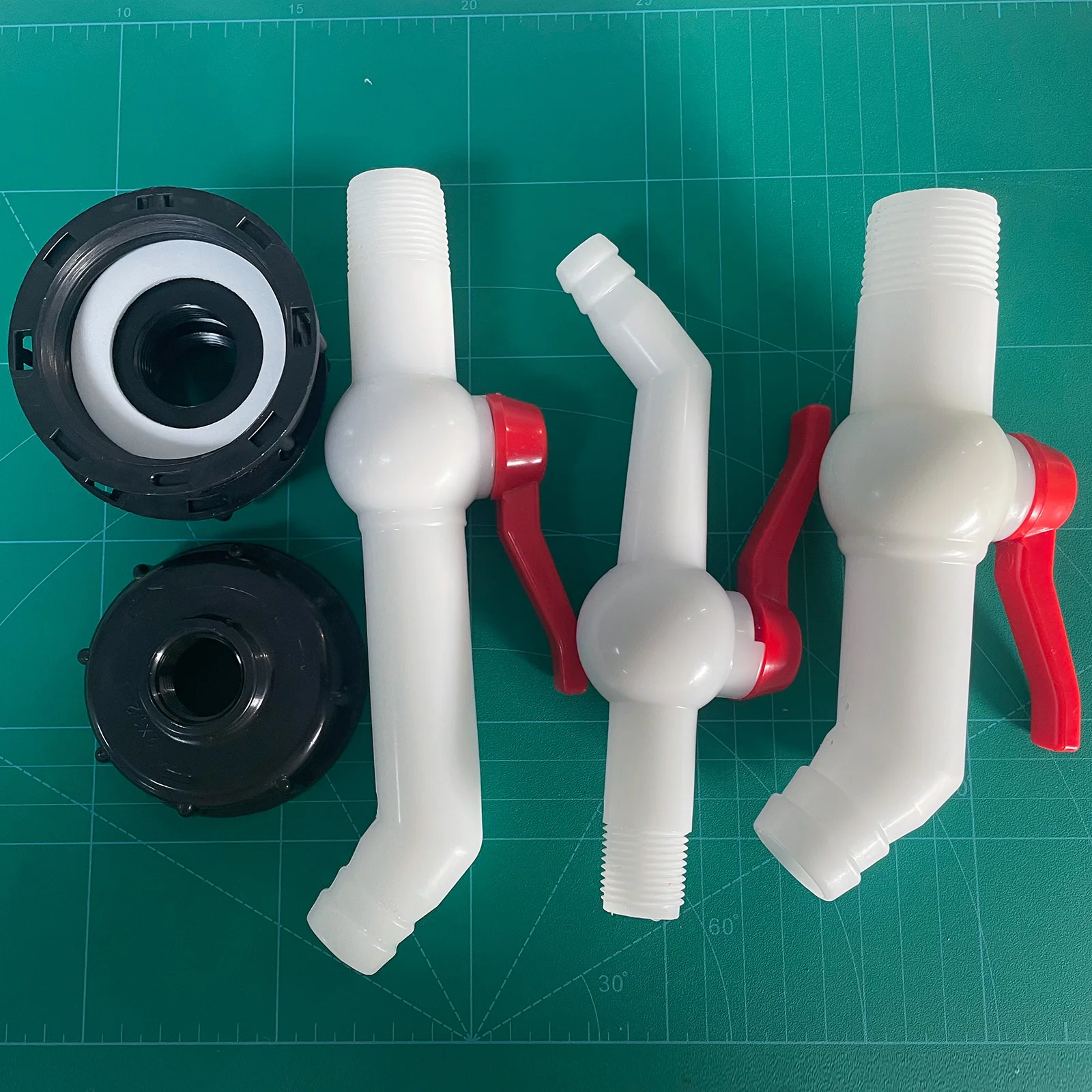 Plastic Bucket Angle Points Outlet Tap 1/2