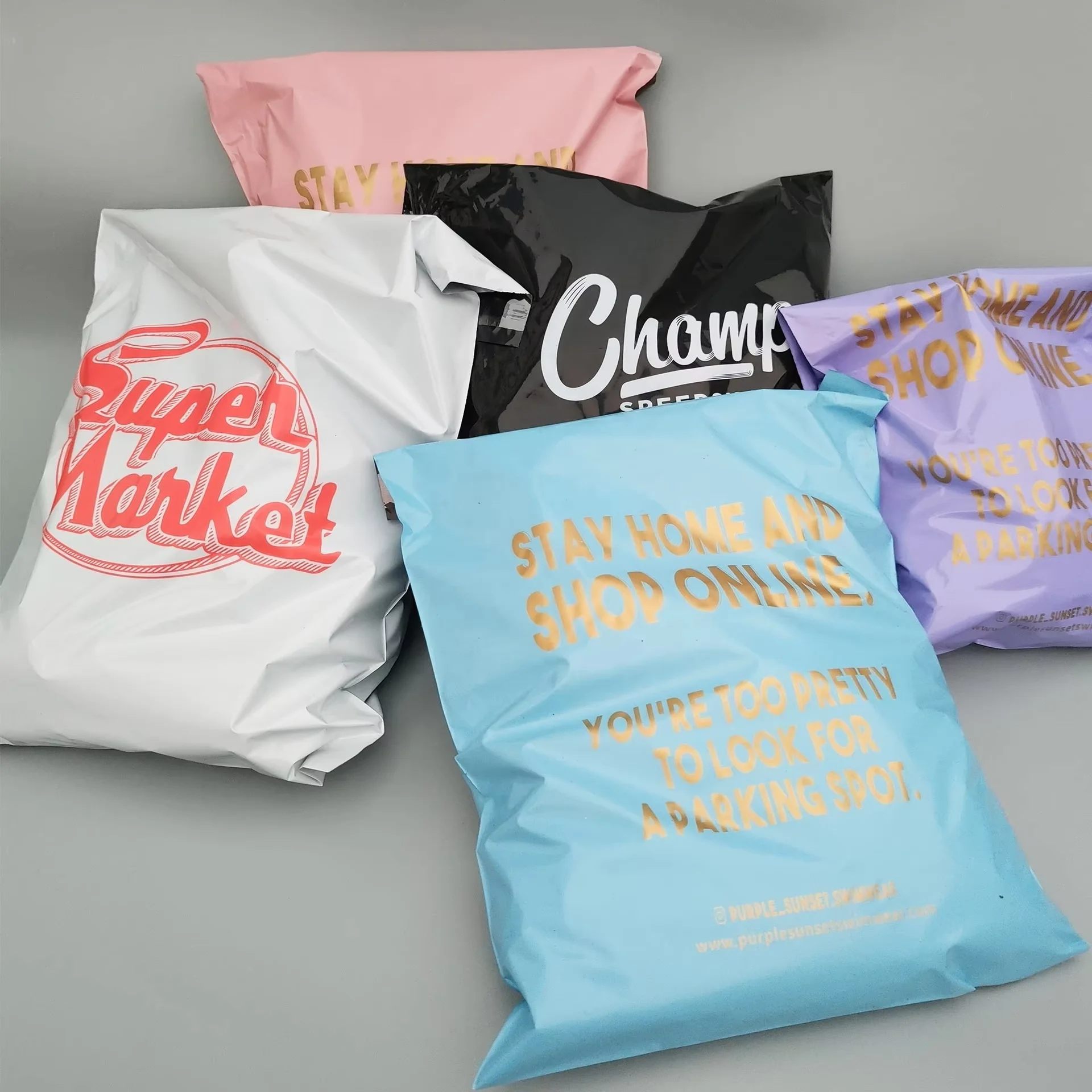 100 sacs d'expédition colorés en plastique pour colis, boîtes cadeaux pour chaussures, emballages étanches, sacs express pour produits, avec impression de votre propre logo