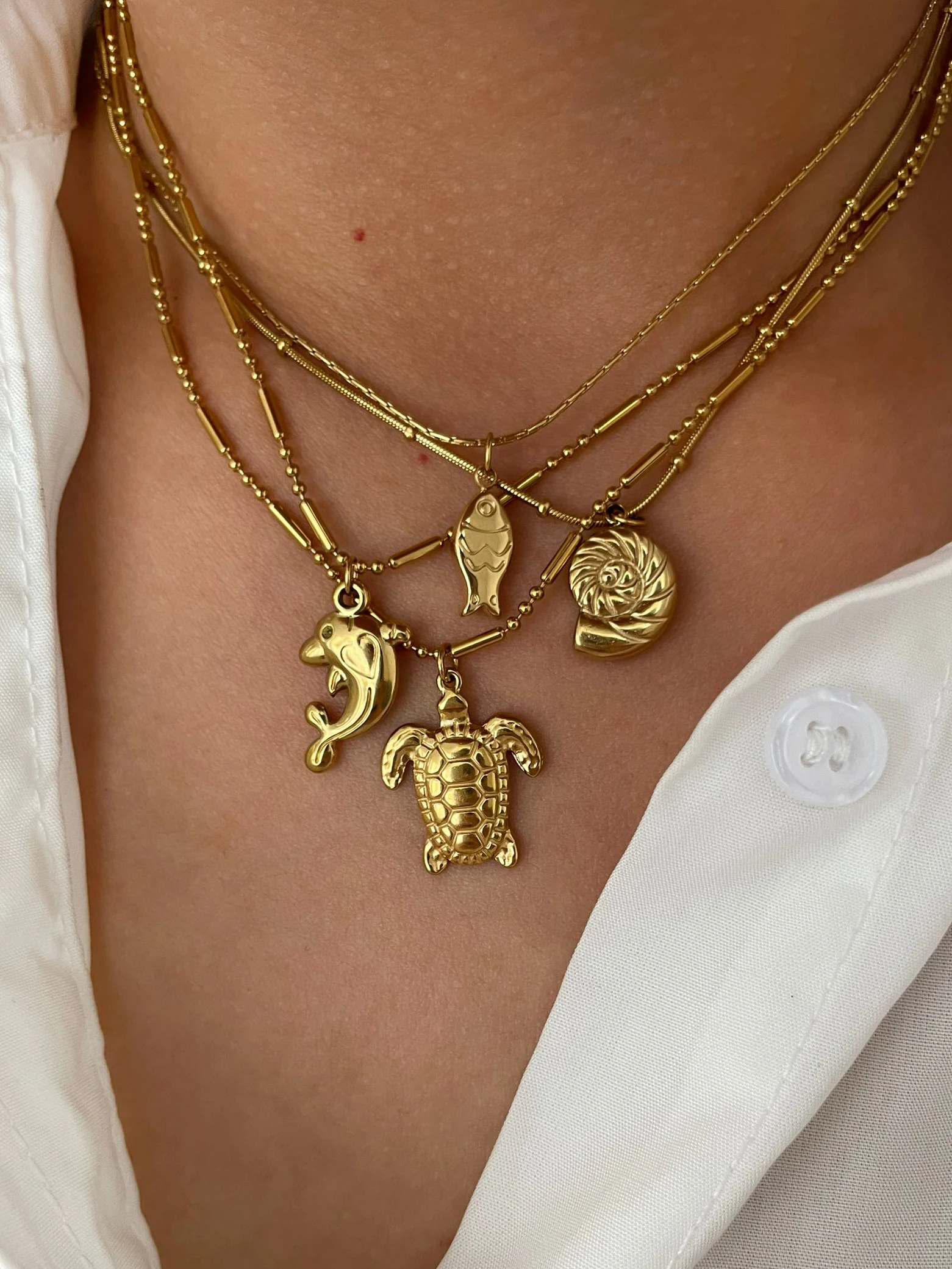 Peri'sbox Simple Fashion Ocean Series 18K Gold Plated Conch Dolphin Turtle Fish Pendant Necklace for Women Seaside Party Jewelry