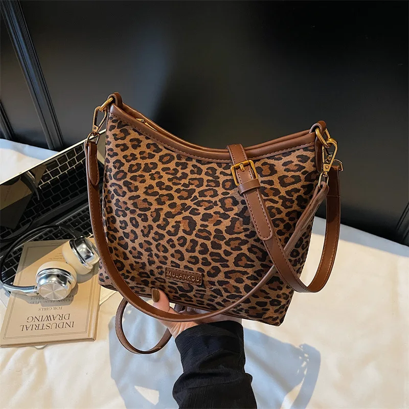 

Просторная сумка через плечо 2025 года, нишевая сумка-тоут для женщин, роскошная сумка через плечо, модная сумка «день-ночь», минималистичная сумка на ремне ​