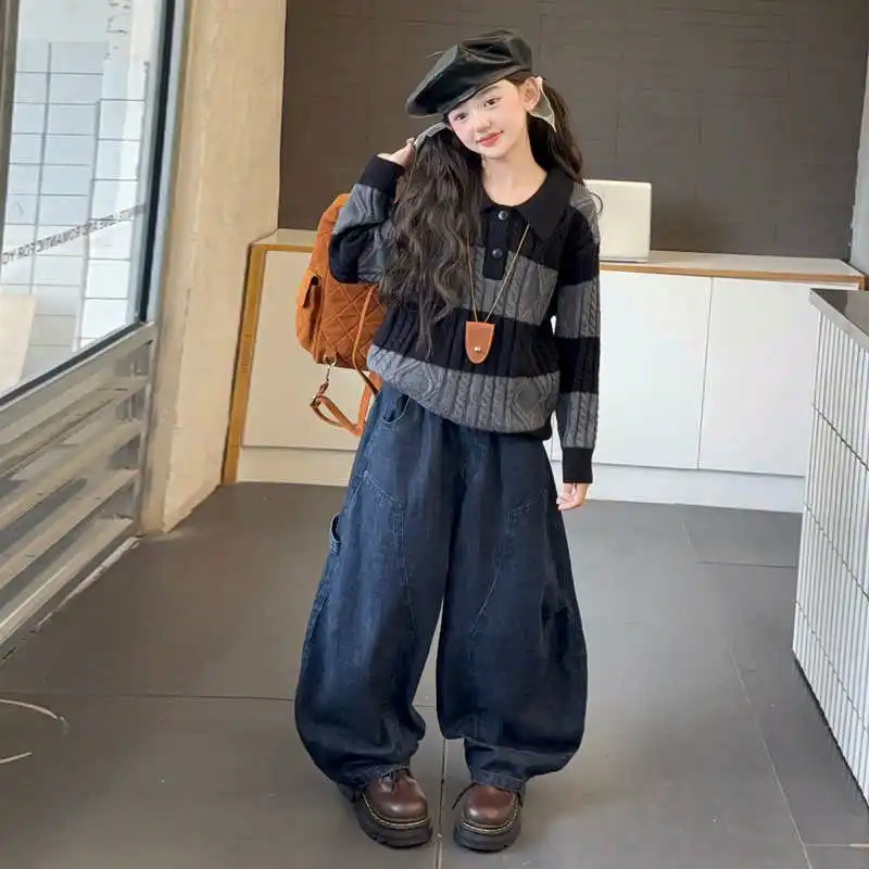 

Осенний комплект из 2 предметов для девочек-подростков, детский полосатый вязаный свитер с отложным воротником для девочек-подростков, свободный джинсовый комплект-шаровары для девочек от 4 до 14 лет