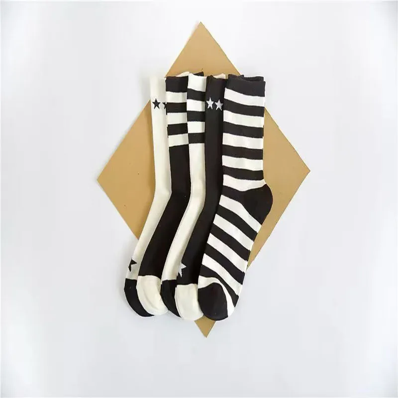 Chaussettes tube rayées drôles pour hommes, Harajuku, étoile, blanc, noir, mode américains des amoureux, hipster, planche à roulettes, livraison directe, lot de 5 paires