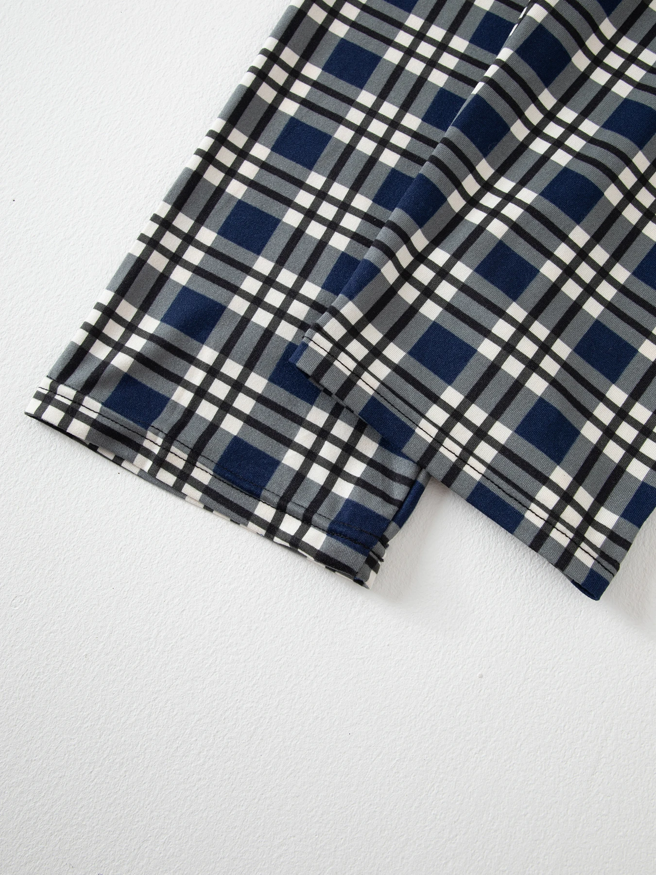 3-teiliges Set mit mehrfarbigen, karierten Kinderhosen für Jungen und Mädchen, bequeme und vielseitige Schlafbekleidung für zu Hause – Detail 14