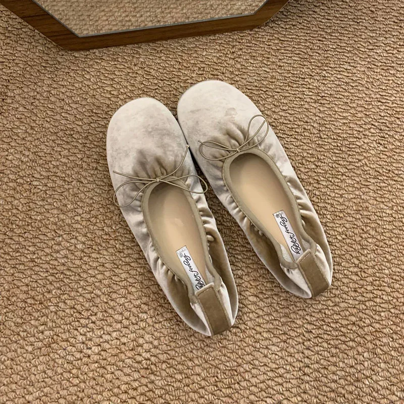 Modische, weiche Ballettschuhe aus Seide für Damen, neu im Frühjahr, lässige Slip-On-Schuhe mit Schleifenknoten für Damen. – Detail 11