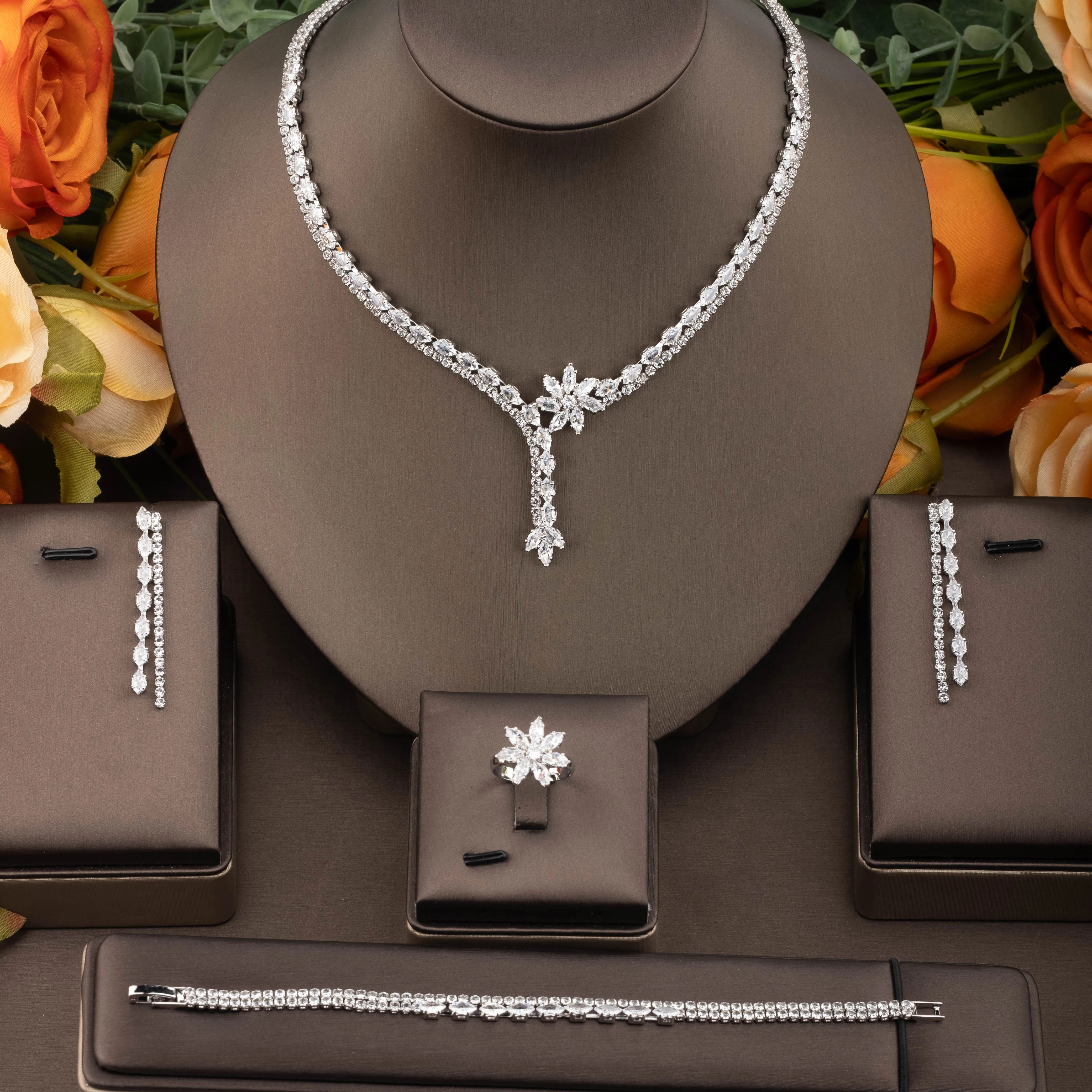 

1 Piece of Elegant Cubic Zirconia Inlaid Flower Design Jewelry Set Suitable for Women to Wear at Weddings, Banquets, and Parties. Gift Box Not Included