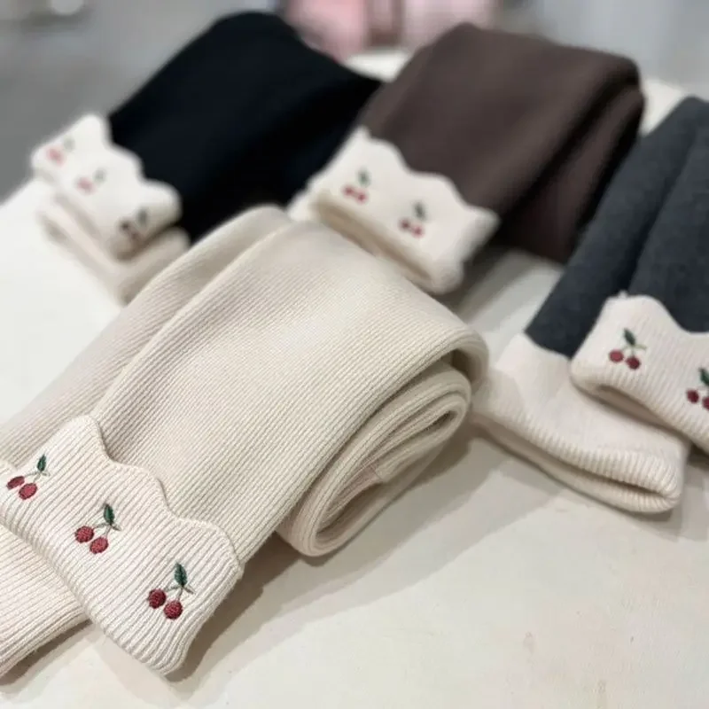 2026 Herbst Neue Mädchenkleidung Cartoon-Kirschdruck-Oberbekleidung und -Hosen Koreanische Version Einfarbige Kinderkleidung mit Fleece-Futter – Detail 3