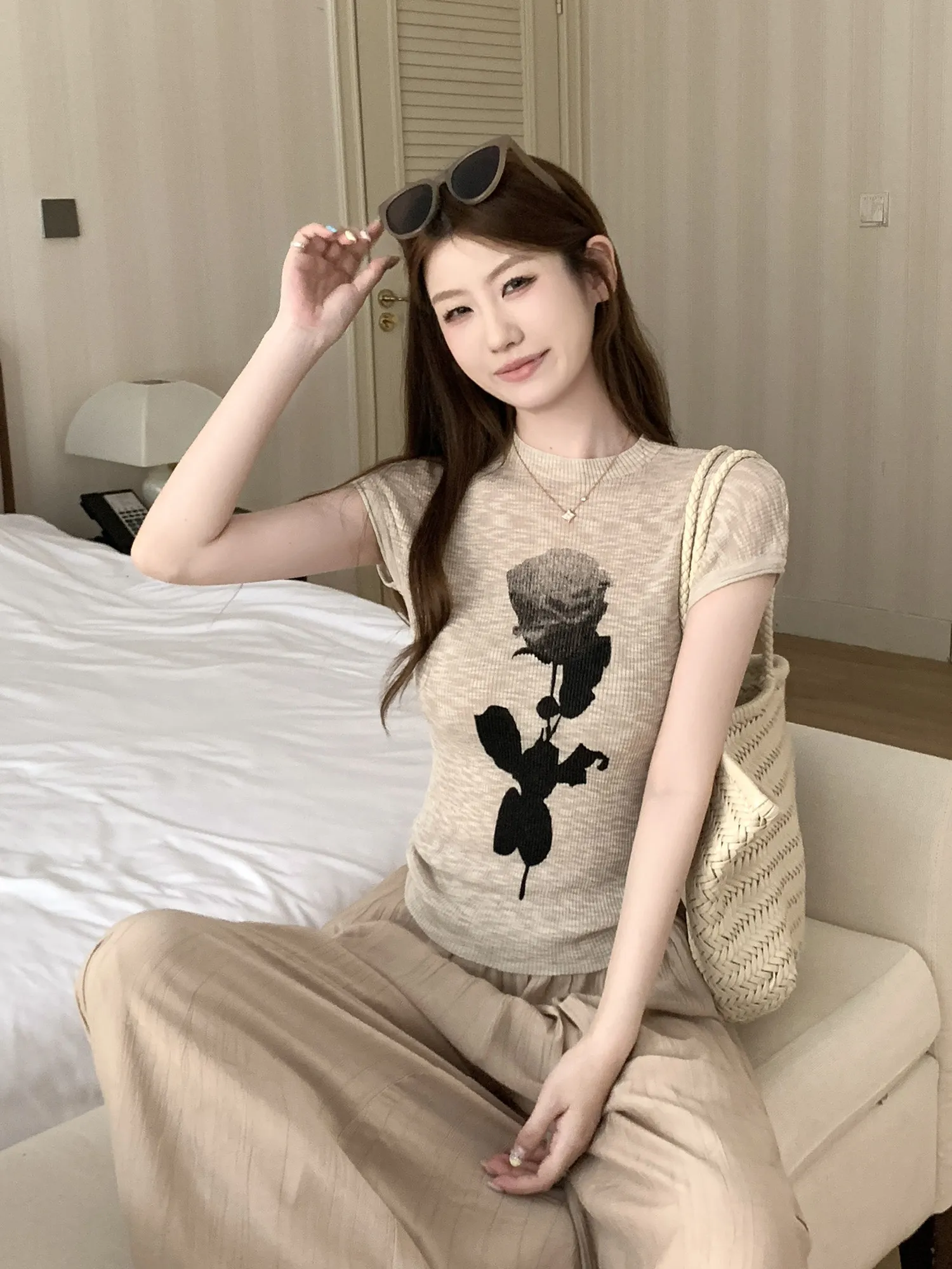 2026 Summer New Style Women's Knitted Short Sleeve T-shirt round Neck Floral Print Unique Top Korean Style Medium Softness