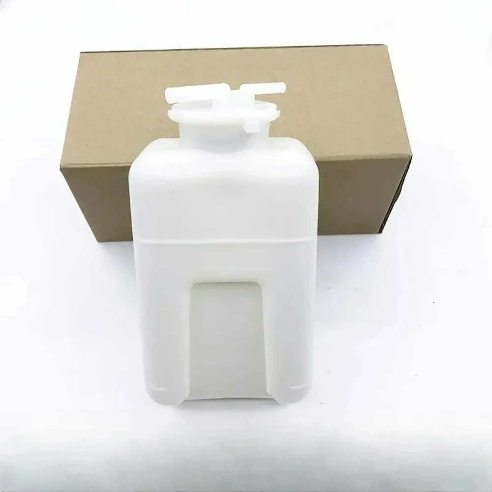 Excavator Parts Micro Sub-tank Plastic Water Bottle Sub-bottle Cover for Kubota U15/17