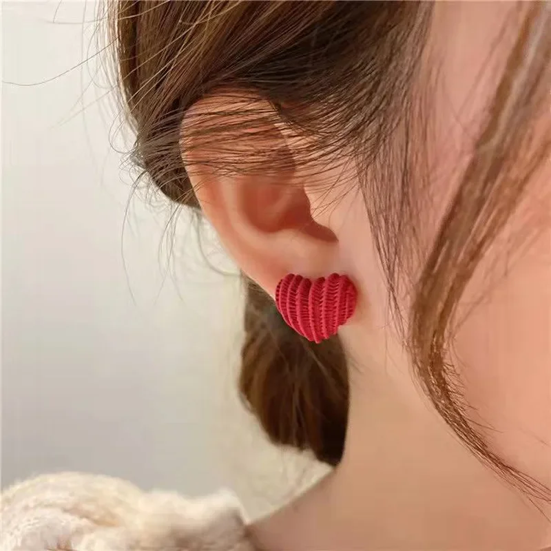 Vertical Stripe Big Red Heart Stud Earrings for Women Korean Lovely Temperament Brincos Wholesale Girl Gift