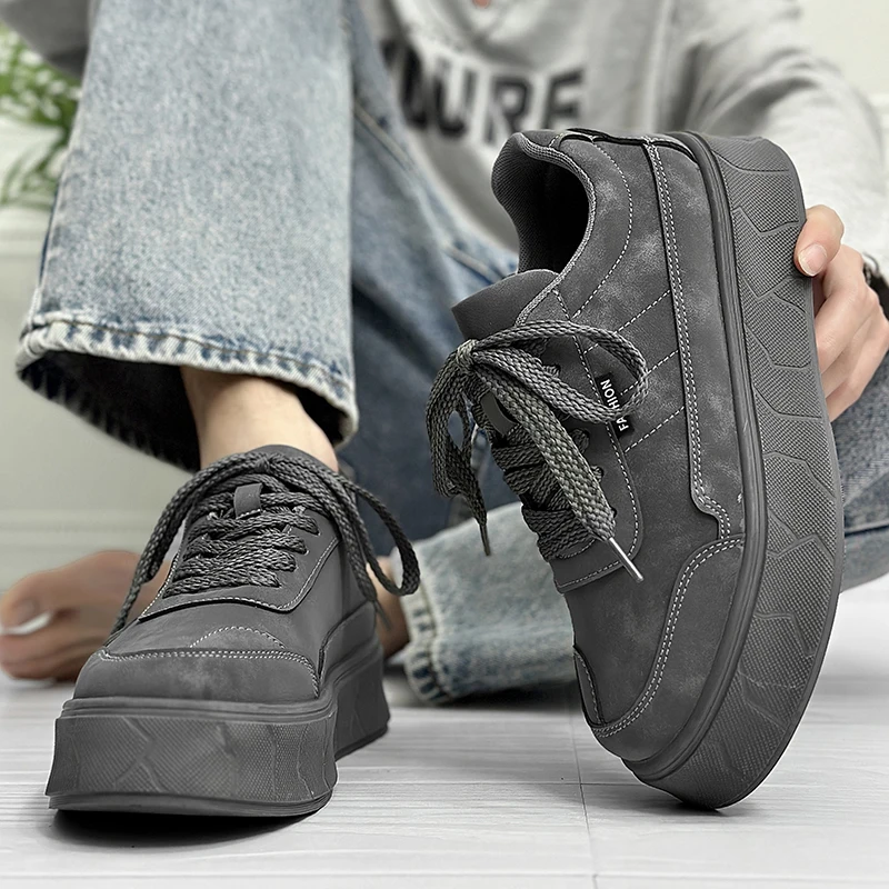 Zapatillas de deporte para hombre, zapatos vulcanizados con plataforma, zapatos deportivos planos de diseño Simple, zapatillas informales transpirables con cordones para exteriores para hombre 39-44