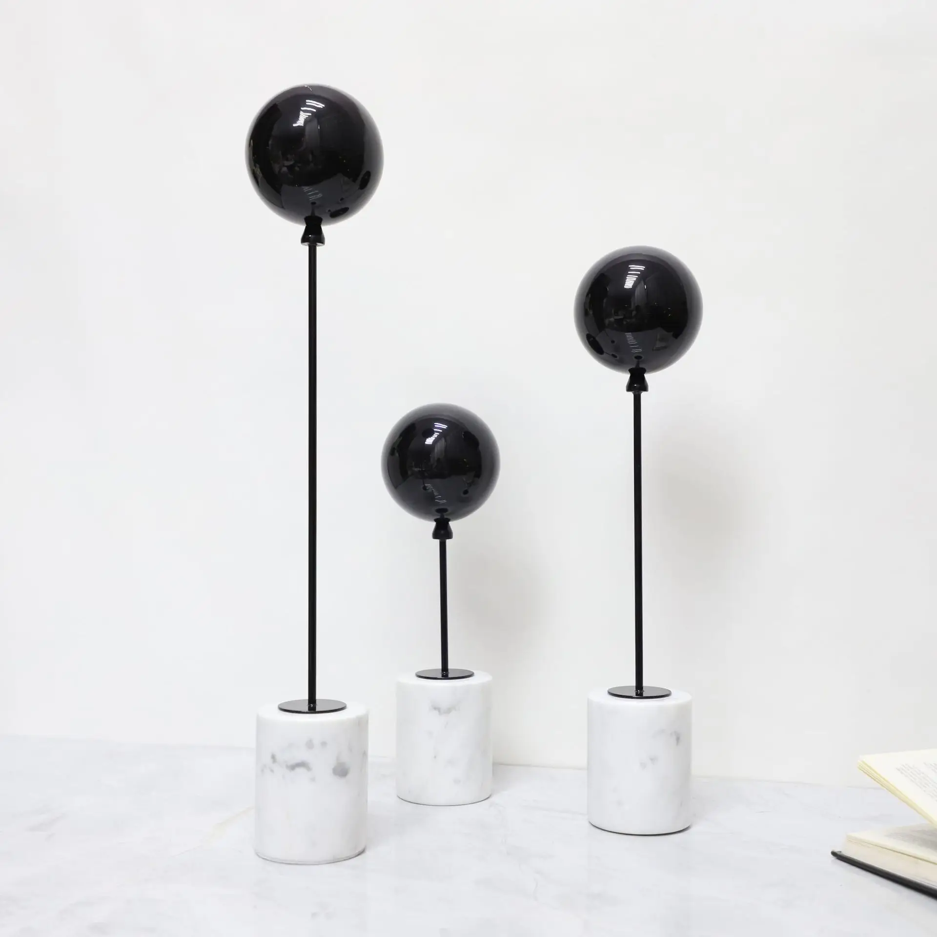 Minimalist Balloon Art Sculpture, Natural Marble Base, Tabletop Ornaments, Metal Balloon Sculpture, Room Aesthetic Decoration