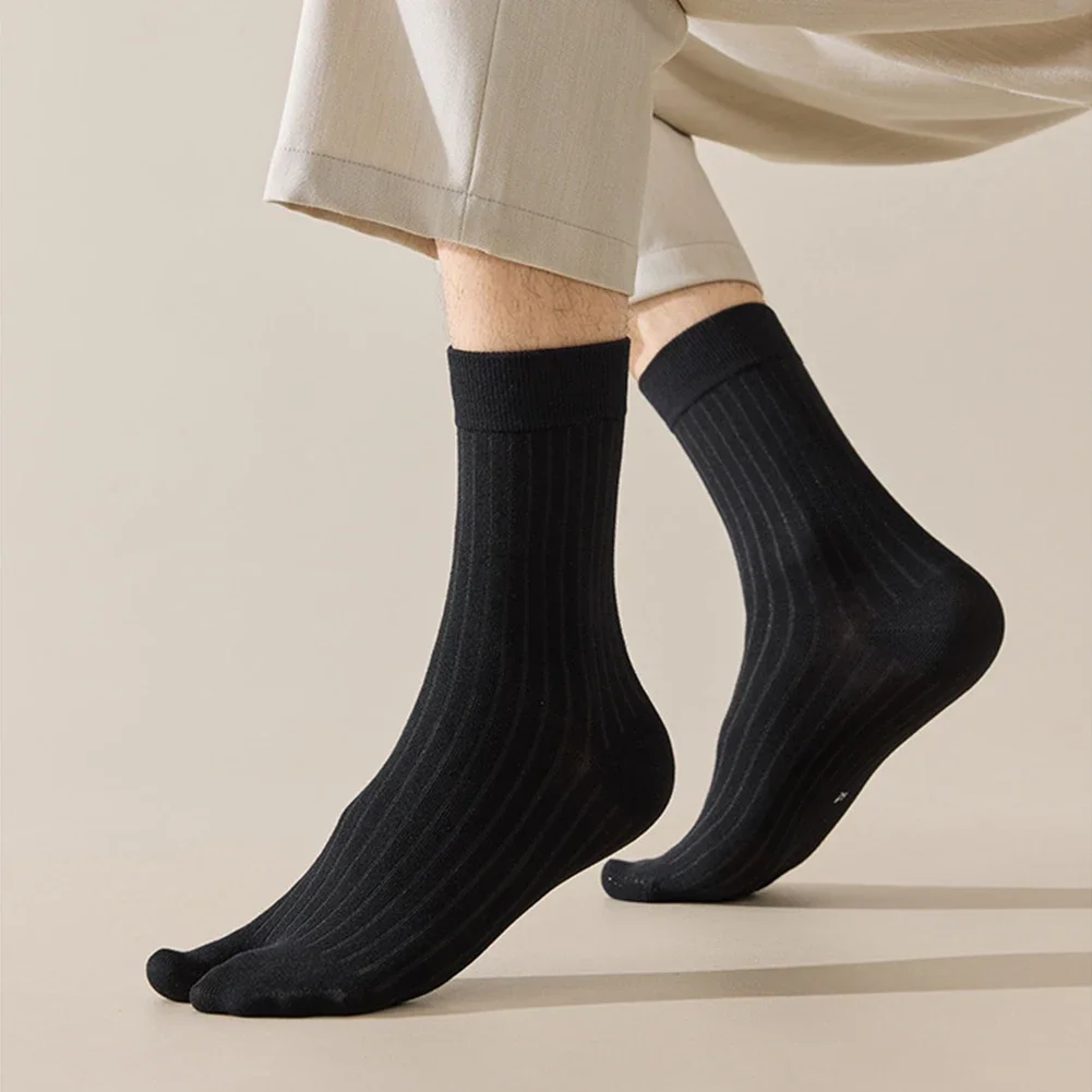 Рисунок 3 - 1 пара мужских носков с двумя пальцами