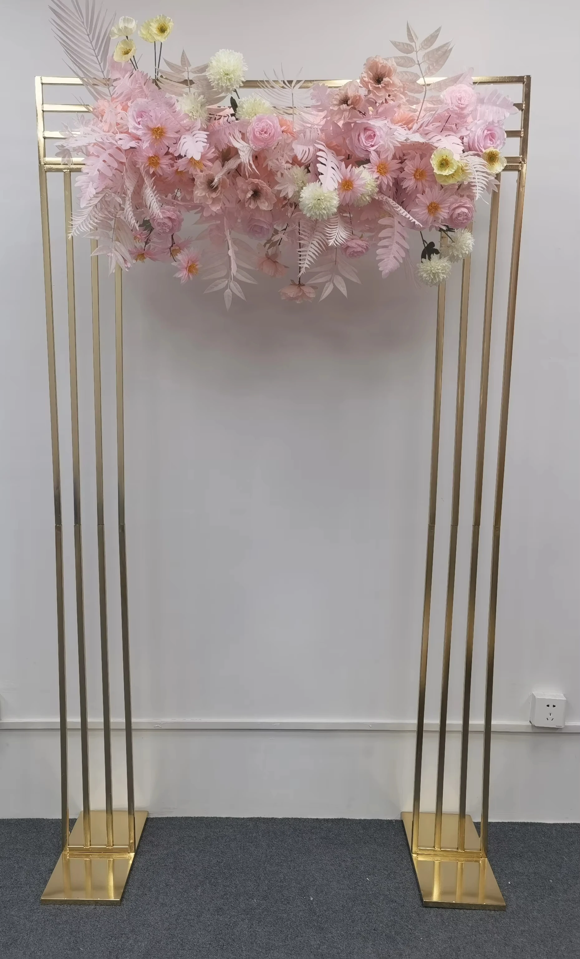 Goldener Party-Hintergrund für Hochzeiten, Hochzeitshintergrund mit Bogenstütze, Blumenwand, Hochzeitsdekoration Hintergrund – Detail 6