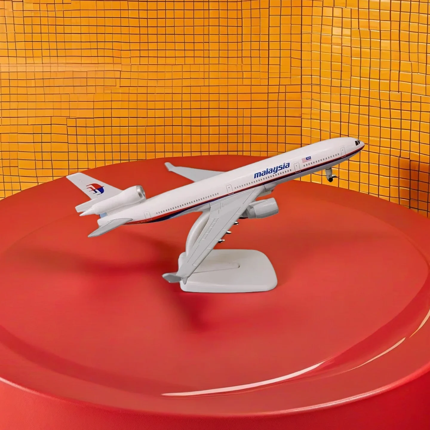 

20 см 1:400 Малайзийская модель самолета для Mcdonnell Douglas Md-11, материал из металлического сплава и шасси, игрушки, коллекционные подарки