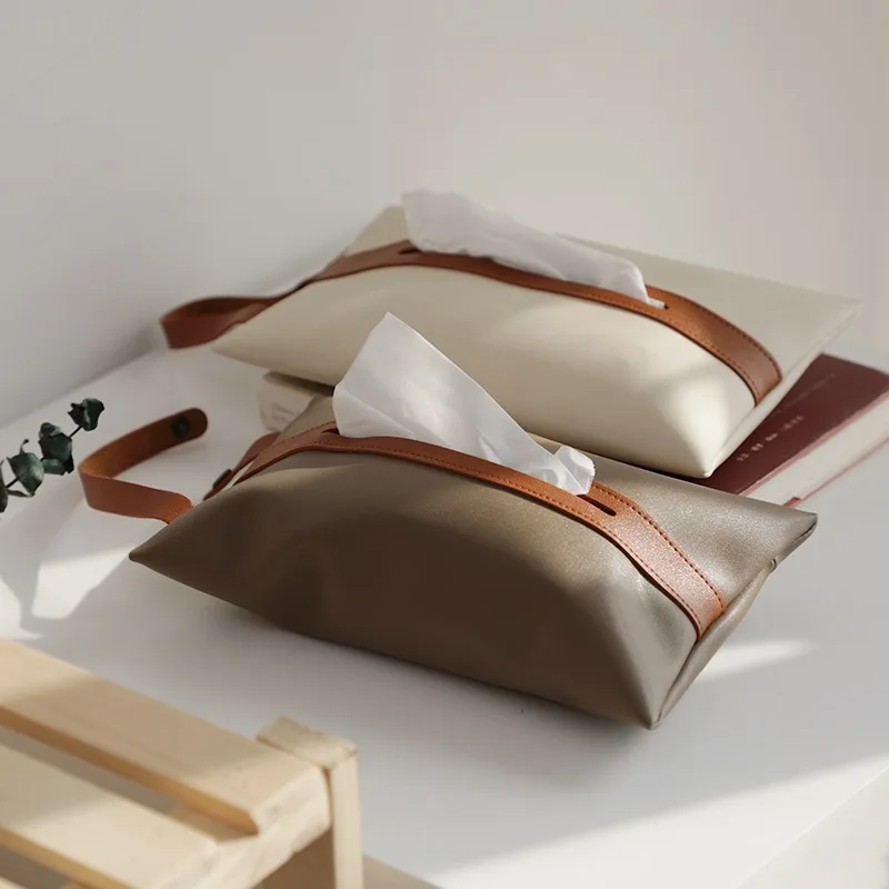 

Car-mounted portable tissue box - Simple color combination leather model - For model house decoration