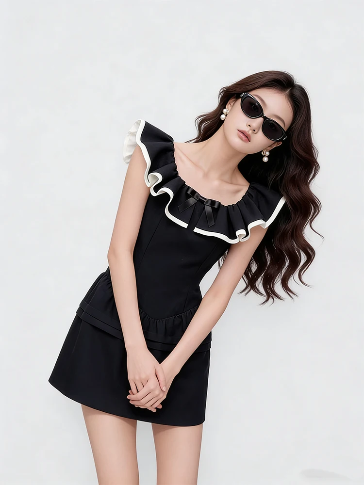 

Color Block Halter Neck Dress Women's A-Line Skirt Design Slimming Waistline Floral Lace Trim Unique Design Sensation