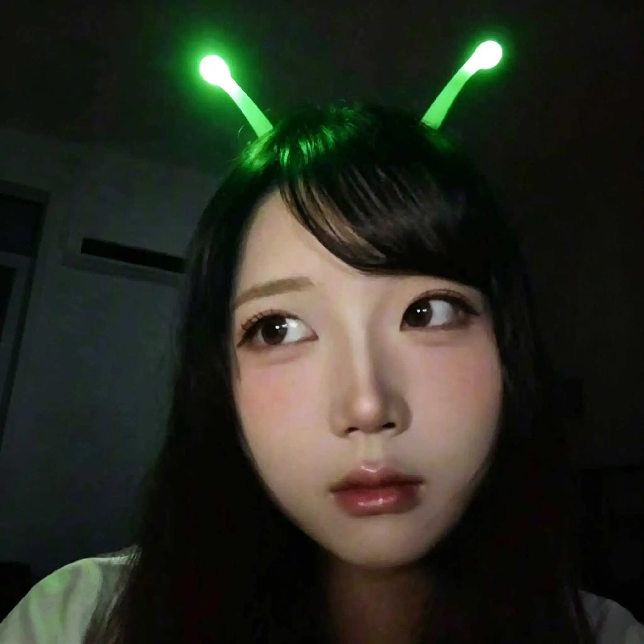 Alien Headband Signal Transmission Antenna Halloween Cosplay Girls Photo Prop Glow in the Dark Headband Female Photography