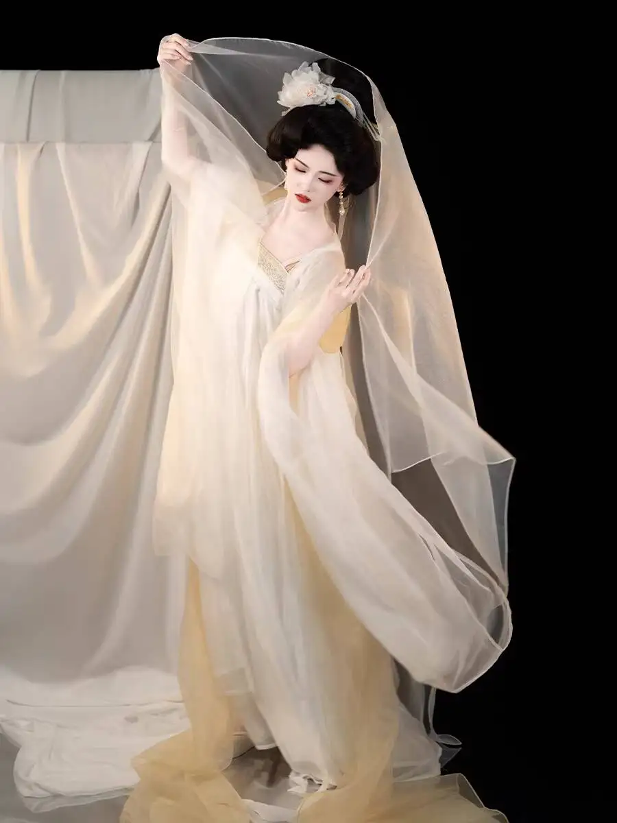 

Комплект в стиле Ханьфу «Шань-Чи [Луна]»: топ-рубашка и юбка-«фэншуй» для создания иллюзорного эффекта стройности, весенне-летний, атмосферный