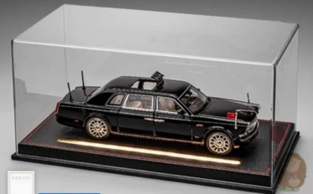 

Масштабная модель автомобиля 1/24 Red Flag L5 в демонстрационном боксе с подсветкой, литая из сплава, подарочная.