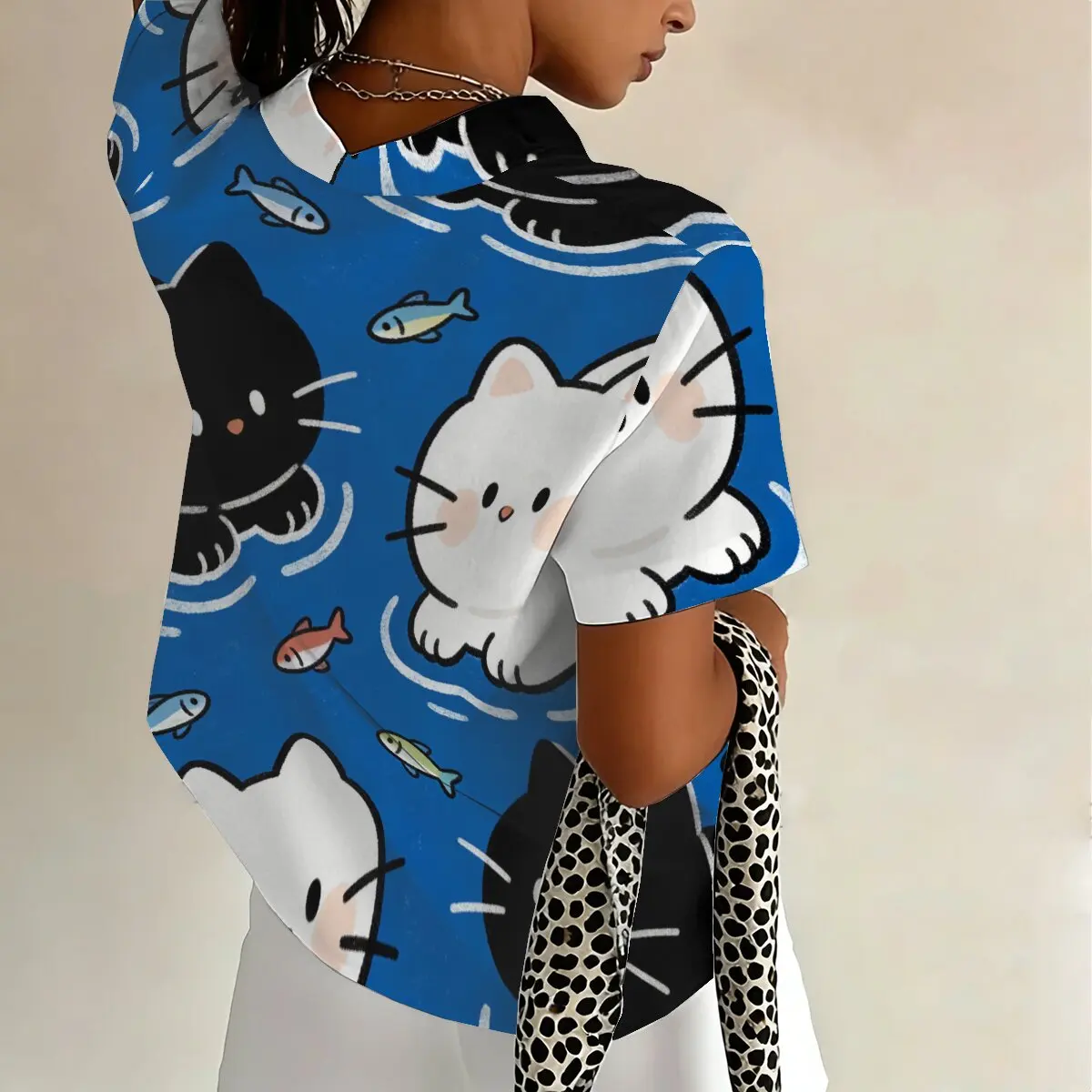 Women's Plus Size Cat & Fish Print Short Sleeve Shirt, Cute & Lively,Flattering for All Body Types,Perfect for Casual Gatherings view 4