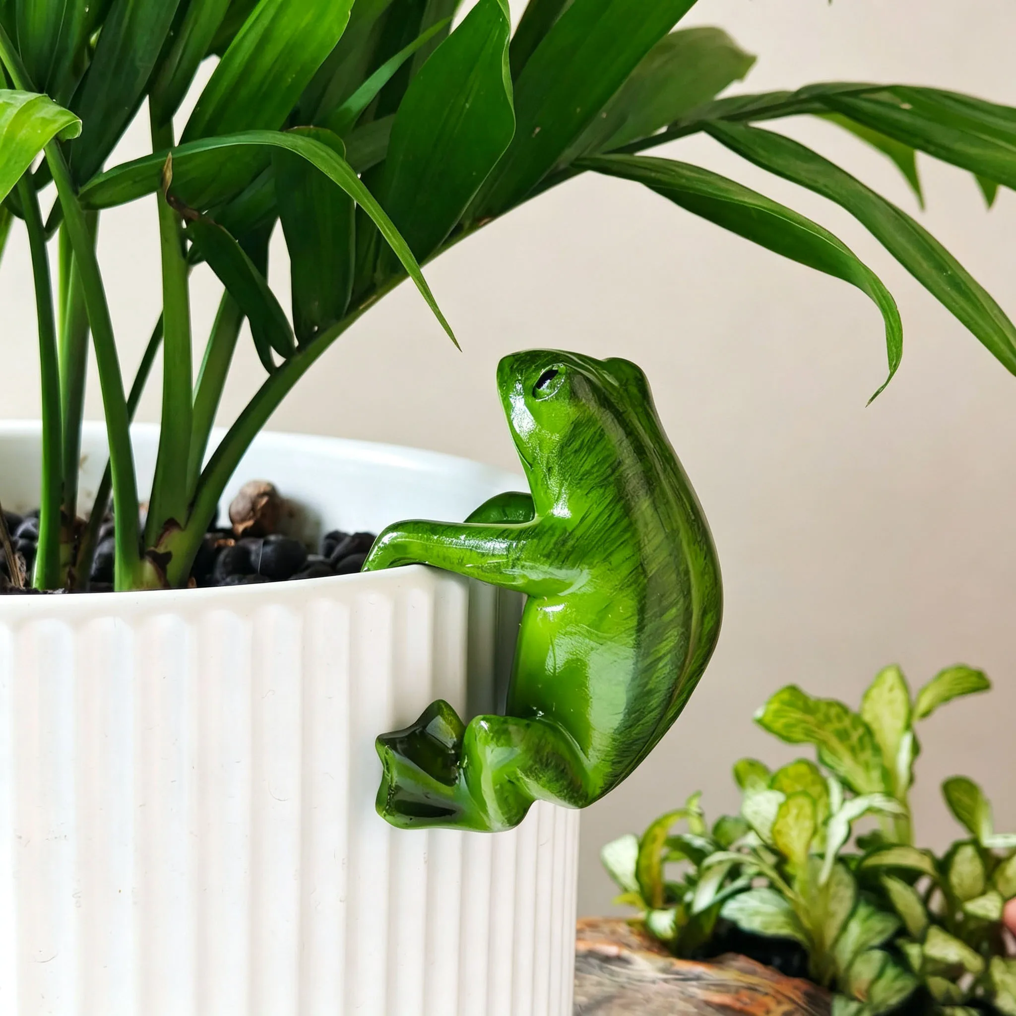 Cartoon Frog Pot Hanger Resin Animal Statue Creative Garden Bonsai Decor Plant Pot Edge Ornament