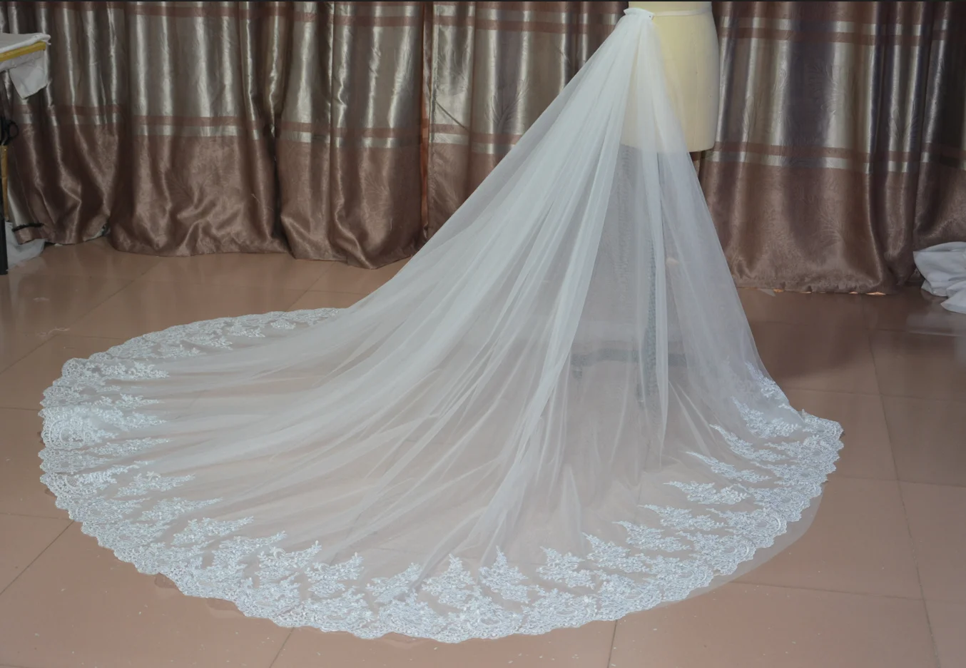 Jupe de mariage en tulle avec train détachable, train de ruban de dentelle personnalisé, taille personnalisée, 2 jupes de mariée