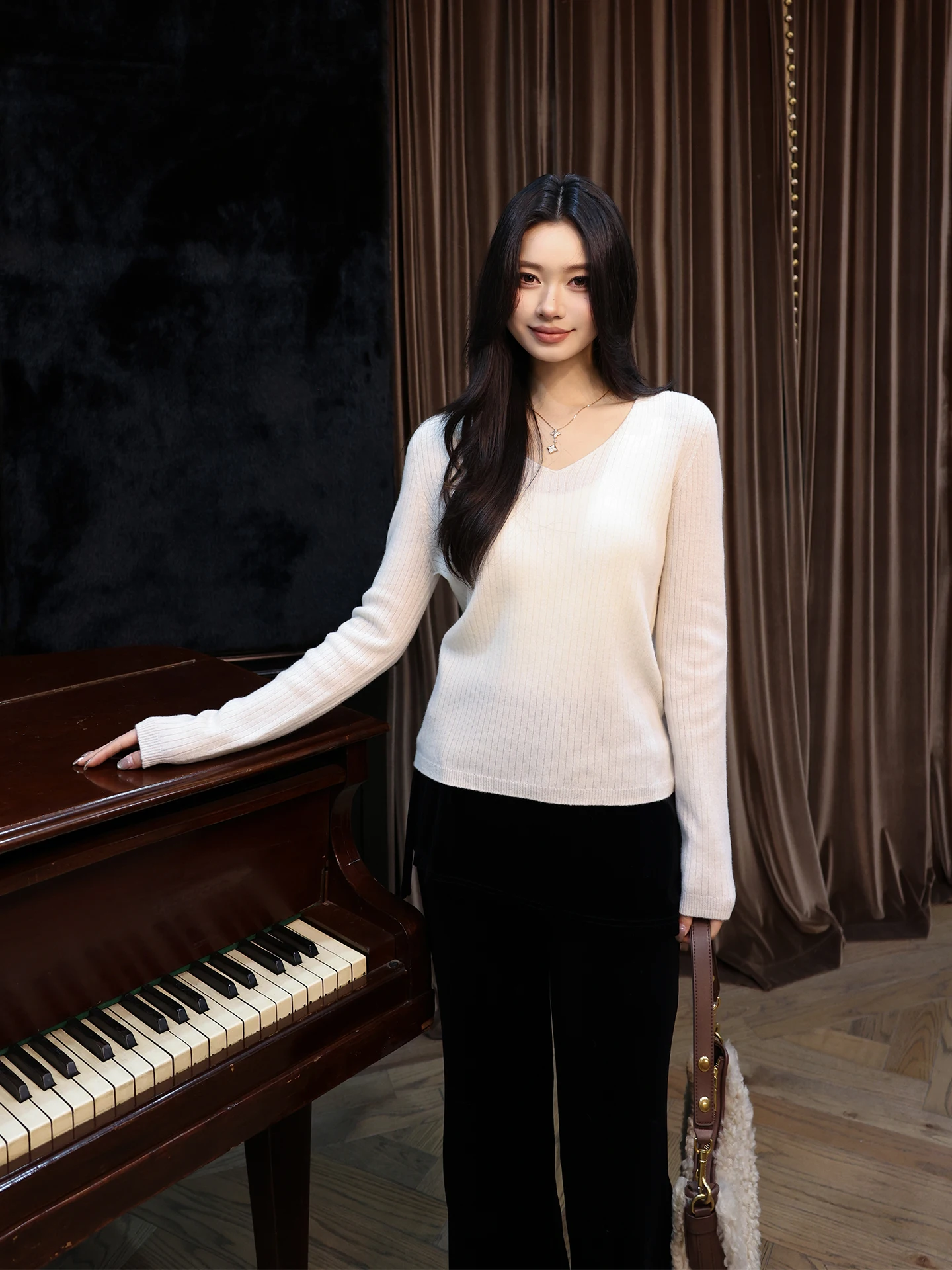 

Lao Yang's Personal ME Cheese irt 00 Pure Wool Soft V-ne Color Base Sweater Warm Casual Loose Fit Women's Knitwear