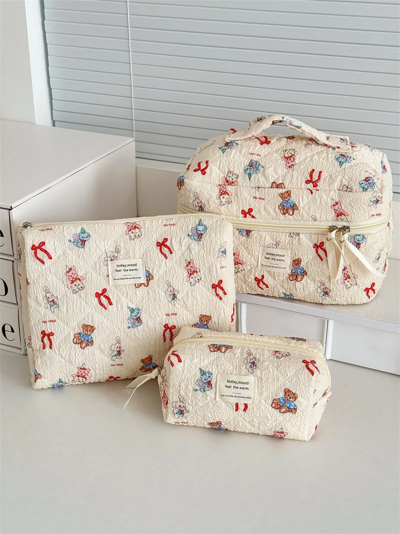 

1 pc Cartoon Mini Bear Makeup Bag For Women Cute Mini Bowknot Cosmetic Storage Organizer Bag Portable Toiletry Washing Bag