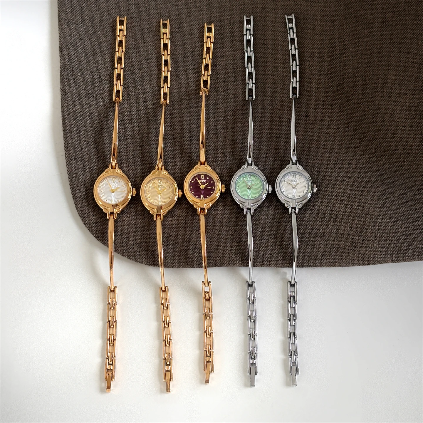 ساعة سلسلة حساسة جديدة للنساء، تصميم بسيط ومتعدد الاستخدامات، ساعة كوارتز على شكل سوار، ساعة يد نسائية.