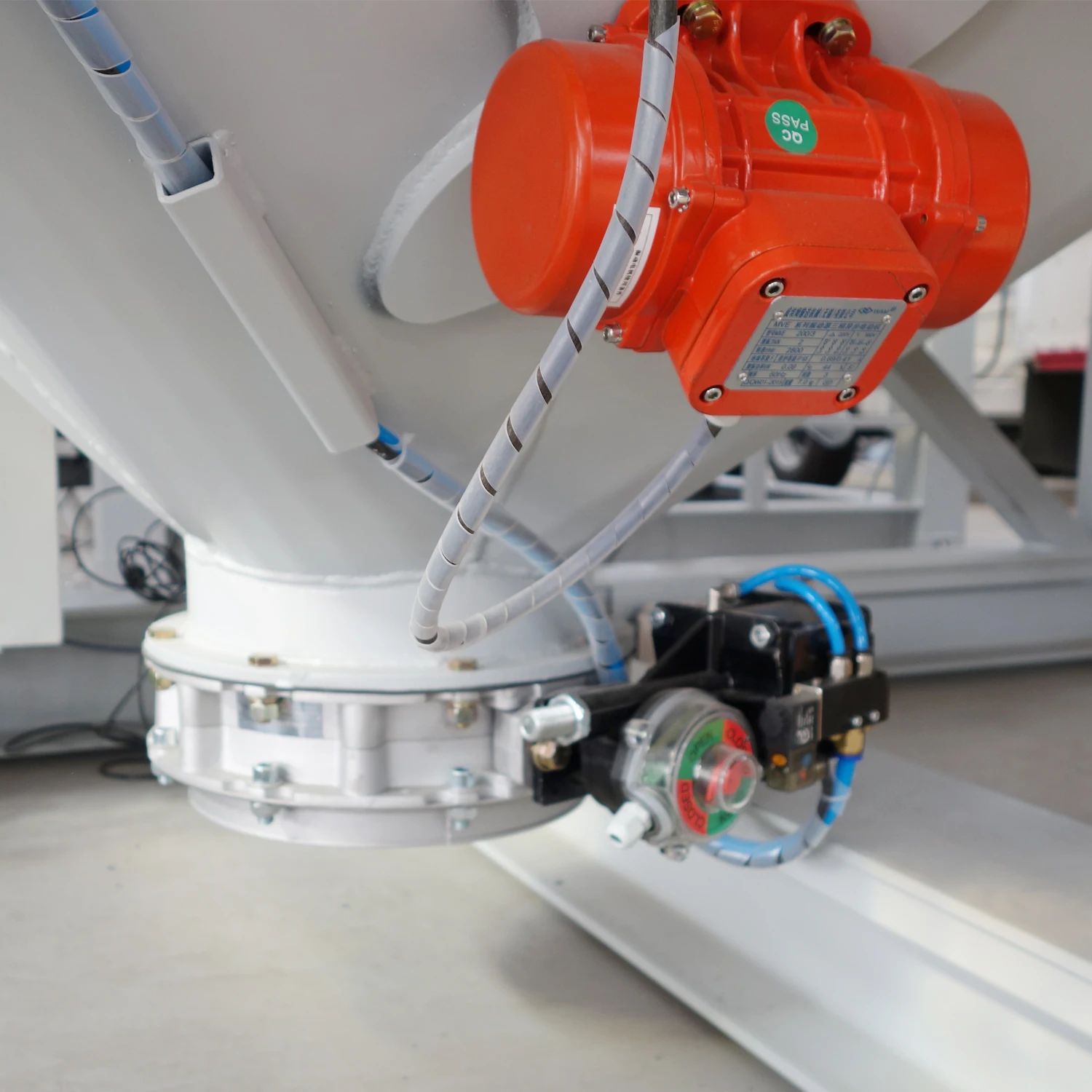 MVE 1KN 3KN 5KN 10KN 30KN 50KN 75KN 100KN 140KN محرك هزاز لآلة تغذية الاهتزاز