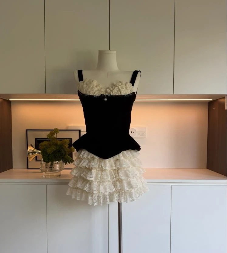 

Women's Elegant Two Pieces Skirt Set Lady Ruffles Patchwork Slim Tank Top + A Line Layered Ruffled Cake Skirt