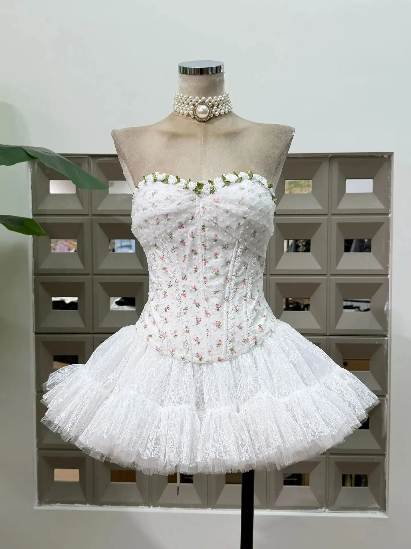 

Sexy Fishbone Top Mesh Short Skirt Women's Outfit Floral Lace Patchwork Nightclub Party Two Piece Lace Up Dresses Vestido