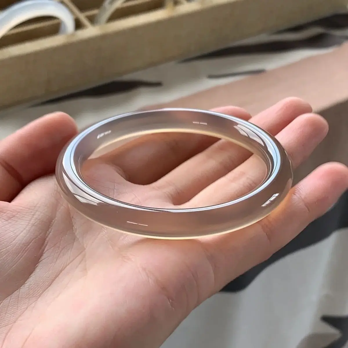 

Ice light gray beauty bracelet agate chalcedony bracelet women's dark gray light gray