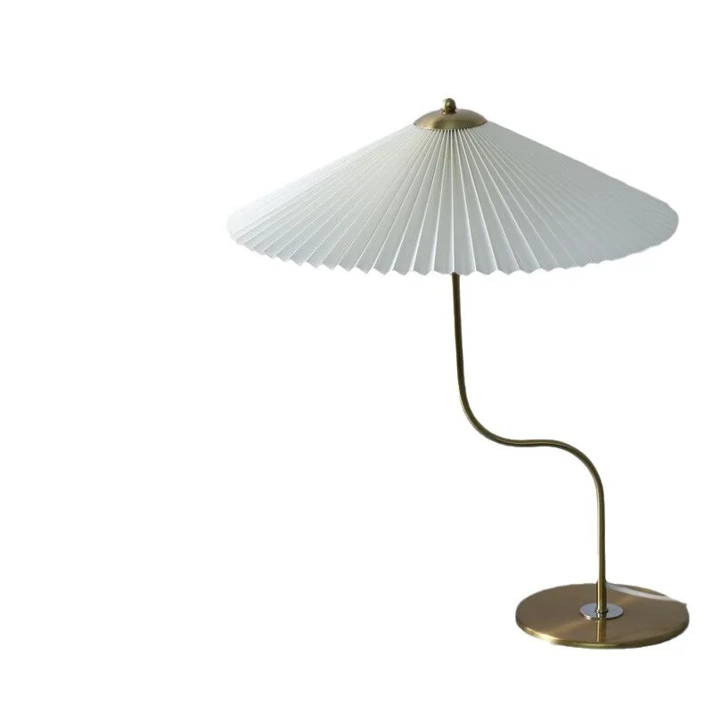 Amerykańska lampka biurkowa w stylu retro z plisowanym abażurem w kształcie parasola, kołysząca się, do sypialni, na zagłówek łóżka, nieregularna, w stylu luksusowym, do gabinetu, na biurko.